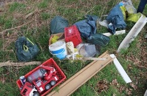 Polizeiinspektion Stade: POL-STD: Unbekannter Autofahrer touchiert Verkaufswagen in Stader Innenstadt - Polizei sucht Zeugen, Erneuter Kupferdiebstahl in Jork, Unbekannte "entsorgen" Bauschutt auf Feldweg in Kranenburg