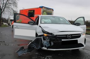 Polizei Minden-Lübbecke: POL-MI: Opel-Fahrerin bei Zusammenstoß leicht verletzt