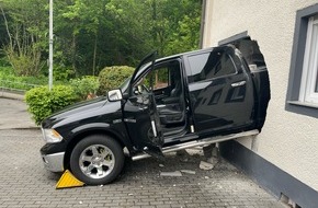 Kreispolizeibeh&ouml;rde Ennepe-Ruhr-Kreis: POL-EN: Ennepetal: Auto kommt in K&uuml;che zum Stehen - erheblicher Sachschaden
