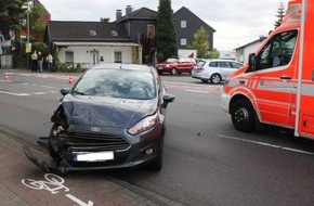 Polizei Rheinisch-Bergischer Kreis: POL-RBK: Bergisch Gladbach - Beim Abbiegen Pkw übersehen