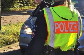 Polizeiinspektion Stade: POL-STD: Unfallverursacher flüchtet in Issendorf - Polizei sucht Zeugen, Polizeikontrollen in Stade - vier Autofahrer ohne Führerschein unterwegs - vier mit Drogen oder Alkohol am Steuer aufgefallen