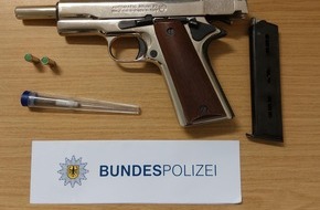 Bundespolizeiinspektion Bad Bentheim: BPOL-BadBentheim: Fahrer f&auml;hrt mit Pistole unter Einfluss von Drogen &uuml;ber die Grenze