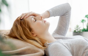 Pascoe Naturmedizin: Warum betrifft das Long-COVID-Syndrom häufiger Frauen?