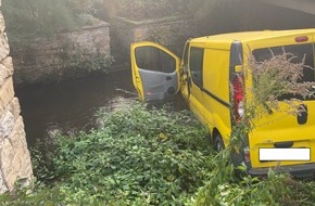 Polizeidirektion Kaiserslautern: POL-PDKL: Handbremse vergessen - Transporter rollt in die Lauter