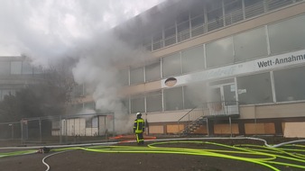 FW-RE: Kellerbrand im ehemaligem Gebäude der Trabrennbahn - Wieder zwei Einsätze auf dem Gelände am Wochenende