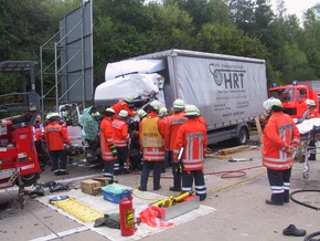 POL-WL: fährt in Stauende, Fahrer verstirbt im Krankenhaus