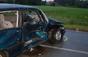 Polizeiinspektion Nienburg / Schaumburg: POL-STH: Verkehrsunfall mit zwei verletzten Personen und erheblichen Sachschaden