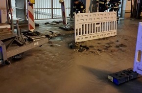 Feuerwehr München: FW-M: Kapitaler Wasserrohrbruch (Ludwigsvorstadt)