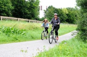 HUK-COBURG: Tipps für den Alltag / Radfahren ohne Mühen / Privathaftpflichtversicherung bietet kostenlosen Versicherungsschutz für Elektrofahrräder (BILD)
