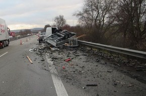 Verkehrsdirektion Mainz: POL-VDMZ: Weintransporter gerammt - 1750 Flaschen Wein auf BAB 61