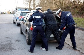 Polizei Mettmann: POL-ME: Polizei nimmt Ladendieb fest und stellt Drogen sicher - Ratingen - 1903088