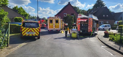 Feuerwehr Kaarst: FW-NE: PKW gegen Hauswand, ein Verletzter