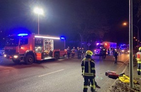 Feuerwehr Oberhausen: FW-OB: Schwerer Verkehrsunfall auf der Ruhrorter Str.