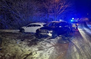 Polizei Bielefeld: POL-BI: Unfall mit Sommerreifen auf winterglatter Stra&szlig;e, drei Schwerverletzte