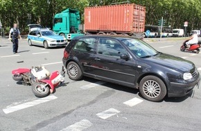 Polizei Duisburg: POL-DU: Hochfeld: Unfall beim Linksabbiegen