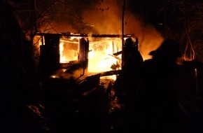 Feuerwehr Dortmund: FW-DO: Gartenlaube brennt in voller Ausdehnung