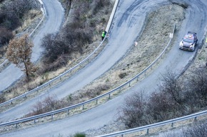 Der neue Ford Fiesta WRC will seine Asphaltqualitäten auf Korsika unter Beweis stellen (FOTO)