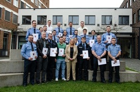 Polizeipr&auml;sidium Trier: POL-PPTR: Polizeipr&auml;sidentin Rakowski zeichnet Beamtinnen und Beamte aus