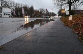 Feuerwehr Detmold: FW-DT: Kreuzung teilweise überschwemmt