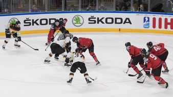 SKODA ist offizieller Partner des Eishockey-Turniers Deutschland Cup - KAROQ als VIP-Gast dabei (FOTO)