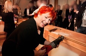 SAT.1: Weg mit dem Richtertresen: Barbara Salesch nimmt Abschied (BILD)