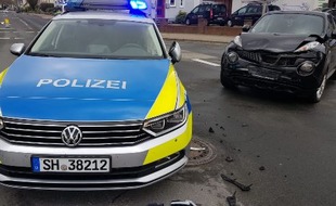 Polizeidirektion Flensburg: POL-FL: Schleswig - Streifenwagen verunfallt während der Einsatzfahrt in Berliner Straße/Kattenhunder Weg, Polizei sucht weitere Unfallzeugen