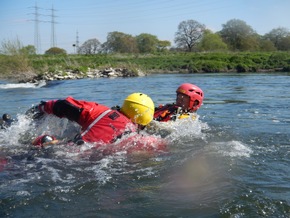 FW-BO: Feuerwehr trainiert Wasserrettung