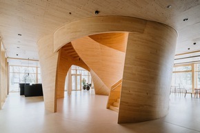 Comunicato Stampa Griesser: un ombreggiamento sostenibile dal design elegante nella nuova costruzione in legno di Blumer Lehmann