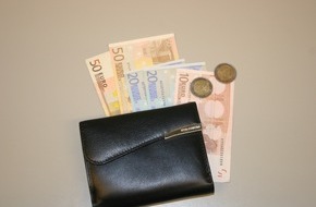 HUK-COBURG: Gut zu wissen: Tipps für den Alltag / Alle Jahre wieder - doch es geht auch anders / Staatliche Förderung für Riesterverträge muss individuell beantragt werden (mit Bild)