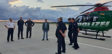 Ministerium für Inneres, Bau und Digitalisierung Mecklenburg-Vorpommern: IM-MV: Innenminister begrüßt Polizeibeamte nach Einsatz im Flutgebiet