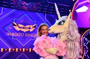 ProSieben: Weltmeisterlich. "The Masked Singer" gewinnt den Dienstagabend / Schwimm-Legende Franziska van Almsick schlüpft aus dem Einhorn