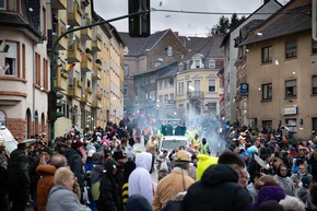 FW LK Neunkirchen: Neunkircher Feuerwehr auch an Rosenmontag im Einsatz