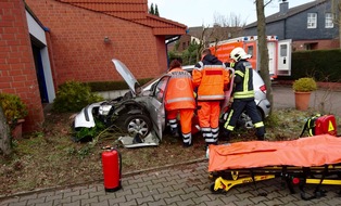 Feuerwehr Gelsenkirchen: FW-GE: Zwei schwere Verkehrsunfälle am Samstagnachmittag