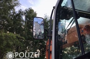 Polizeipräsidium Westpfalz: POL-PPWP: Bagger beschädigt