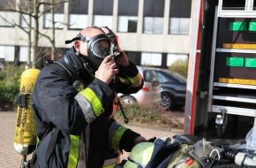 Feuerwehr Essen: FW-E: Feuer in Tiefgarage, ein Fahrzeug im Vollbrand
