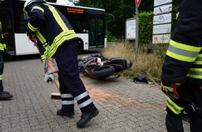 Feuerwehr Flotwedel: FW Flotwedel: Motorradfahrer nach Zusammenstoß mit Pkw verletzt