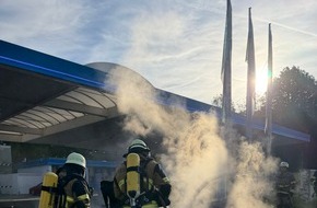Feuerwehr Essen: FW-E: Pkw-Brand auf Tankstellengel&auml;nde an der Steeler Stra&szlig;e