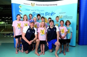DVAG Deutsche Vermögensberatung AG: Deutsche Vermögensberatung (DVAG) fördert Schwimmlernprogramm: Zwei erfolgreiche Jahre "SwimStars" - positive Bilanz für Teilnehmer und Organisatoren (BILD)