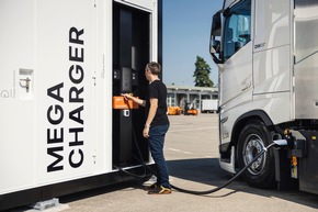 Elektro-LKW lädt erstmals mit über 1,1 Megawatt Leistung