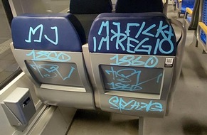 Bundespolizeidirektion M&uuml;nchen: Fu&szlig;ballfans verunstalten Zugfahrgastbereich / Hoher Schaden bei DB Regio AG
