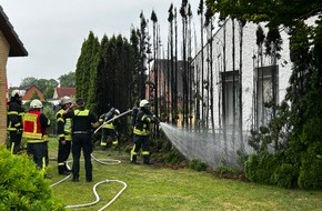 Kreisfeuerwehr Rotenburg (Wümme): FW-ROW: Koniferen bei Gasbrennerarbeiten abgebrannt