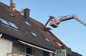 Feuerwehr Dortmund: FW-DO: Kaminrohr droht auf Straße zu stürzen - Einsatz mit Drehleiter