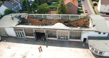 Polizeiinspektion Nienburg / Schaumburg: POL-NI: Einsturz eines Hallendaches - Gemeldete Gasexplosion glücklicherweise nicht bestätigt -Bild im Dwonload-