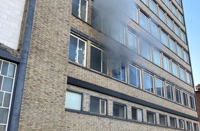 Feuerwehr Oberhausen: FW-OB: Brand in leerstehendem Bürogebäude