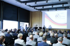 Presse- und Informationszentrum des Sanitätsdienstes der Bundeswehr: Mit einer akademischen Feierstunde wurde am 10. Juli 2017 im Bundesministerium der Verteidigung in Bonn das 60-jährige Bestehen der Wehrpharmazie gefeiert.