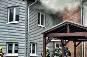 Feuerwehr Neuss: FW-NE: Kellerbrand sorgt für zweistündigen Einsatz | Keine Verletzten