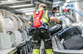 German Bionic Systems: Urlaubschaos an Flughäfen: Exoskelette für Mitarbeitende in der Gepäckabfertigung können Abhilfe schaffen