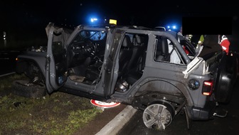 Kreispolizeibehörde Höxter: POL-HX: Auto überschlägt sich mehrfach, zwei Verletzte