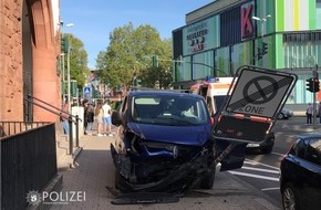 Polizeipräsidium Westpfalz: POL-PPWP: Nach Dreifach-Unfall: Polizei sucht Zeugen!
