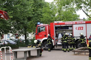 FW-MK: Klassenraum in der Kilianschule brennt in voller Ausdehnung